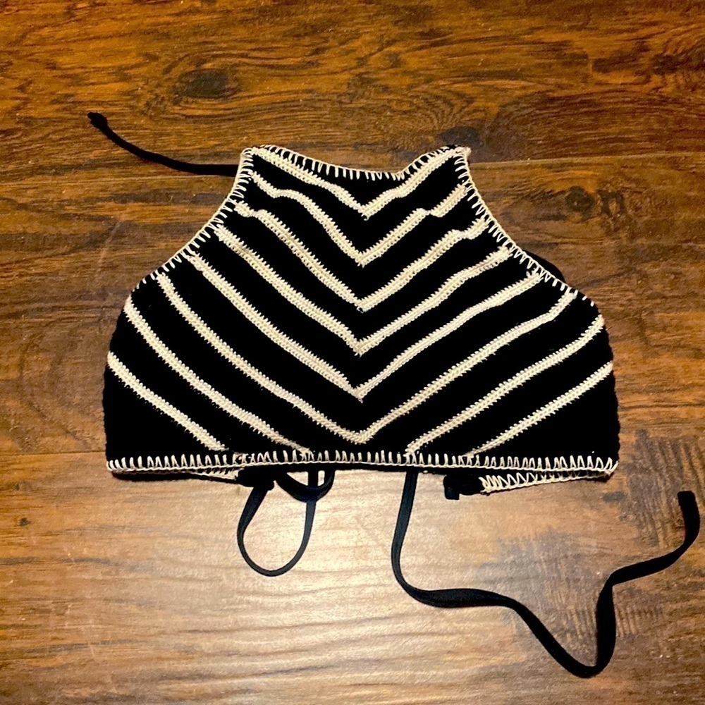 𝅺5/$20 Xhiliration black and white Crochet Bikini Top